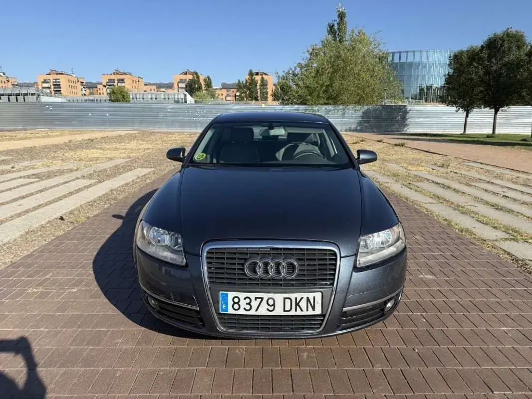 Usado Audi A6 177 CV (130 kW) 2005 Gris Berlina