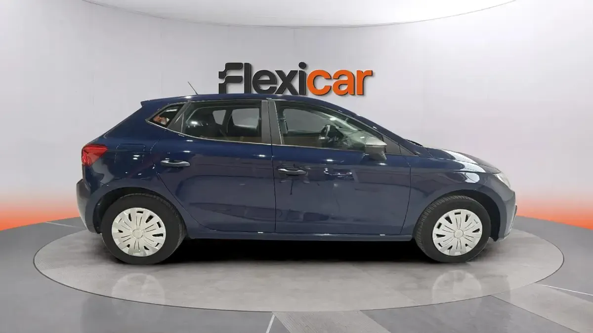 Usado Seat Ibiza CONNECT 75 CV (55 kW) 2018 Azul Utilitario