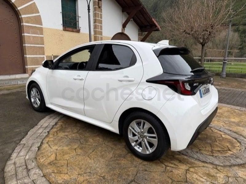 Usado Toyota Yaris Hybrid Business Edition 116 CV (85 kW) 2022 Blanco Berlina