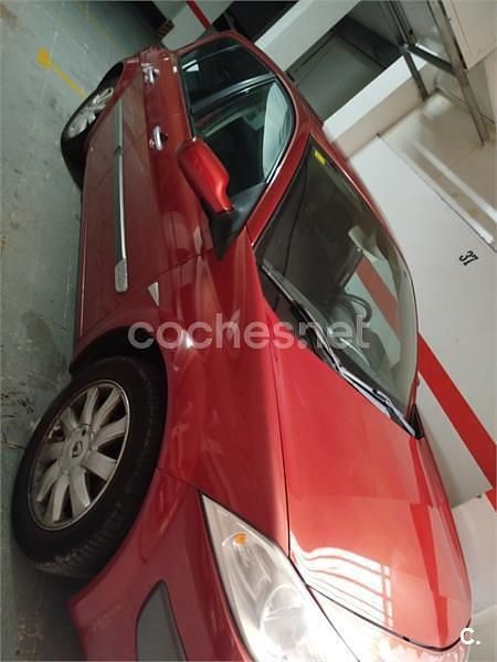 Usado Renault Mégane II Dynamique 115 CV (84 kW) 2006 Rojo Berlina