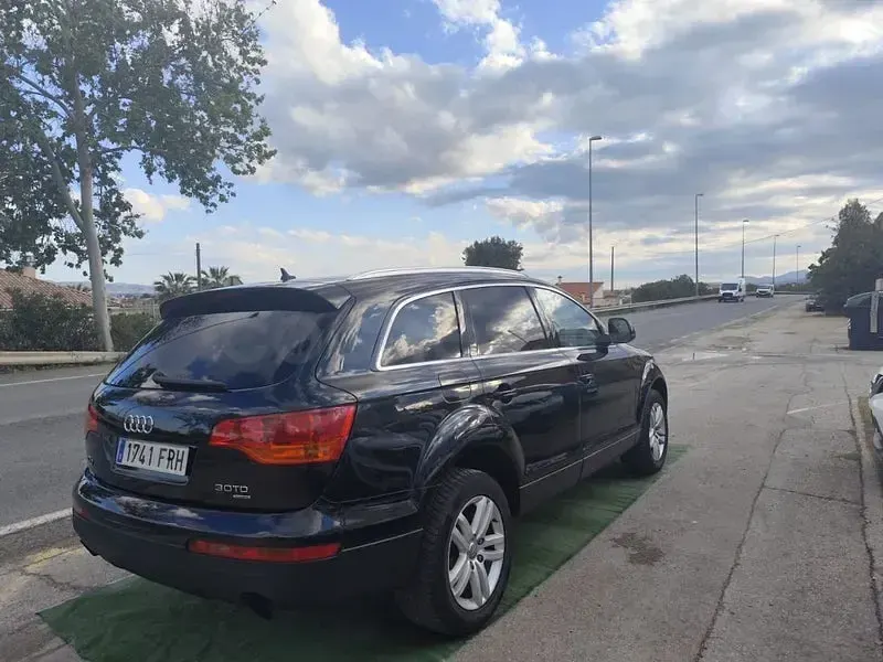Usado Audi Q7 240 CV (176 kW) 2007 Negro SUV