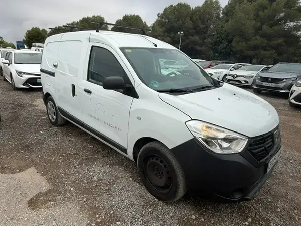 Usado Dacia Dokker Essentiel 95 CV (69 kW) 2020 Blanco Monovolumen