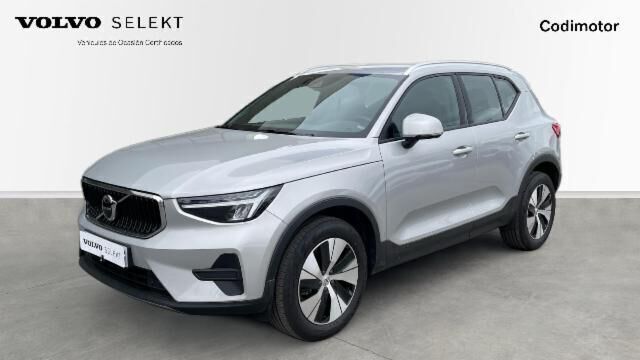 Plateado Usado 2023 Volvo XC40 Core SUV | 32.990 € (Un poco caro) - Imagen 1/4