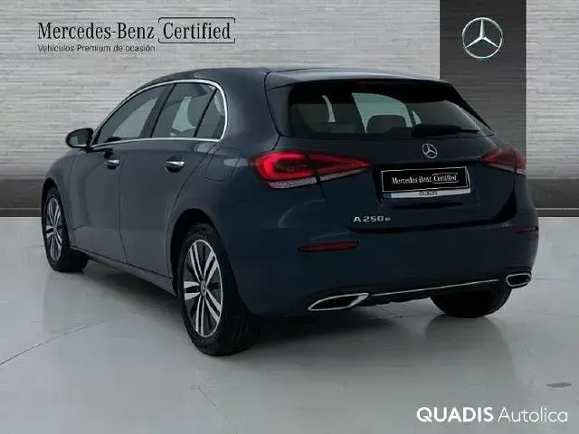 Usado Mercedes A250 218 CV (160 kW) 2021 Azul denim