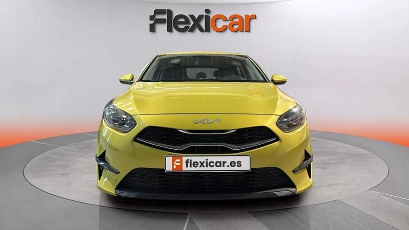 Usado Kia Ceed 120 CV (88 kW) 2023 Verde Utilitario