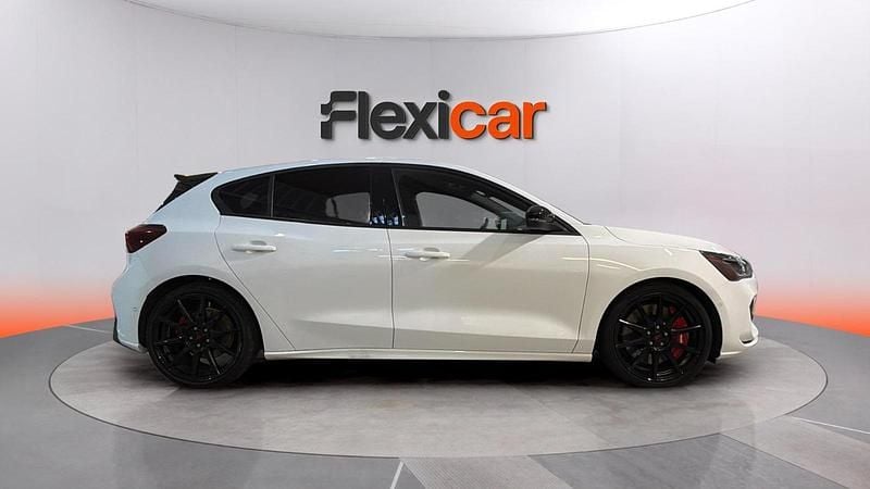 Begagnad Ford Focus ST 280 HK (205 kW) 2025 Vit Sedan
