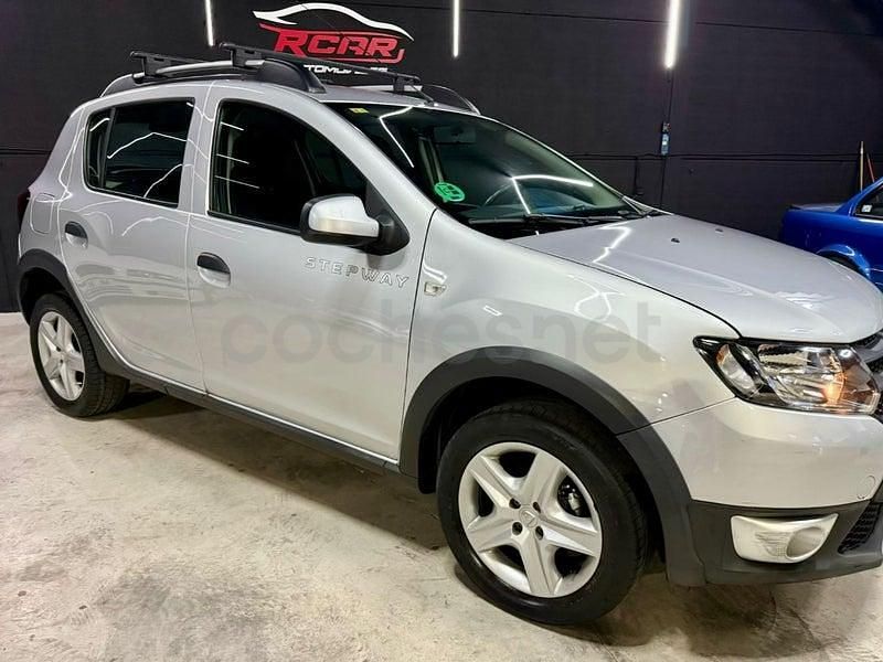 Usado Dacia Sandero Stepway 90 CV (66 kW) 2015 Gris / plata Berlina