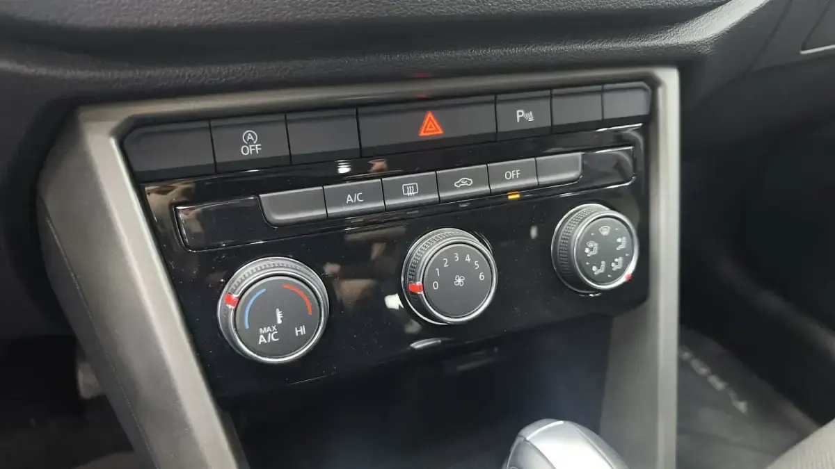 Usado VW T-Roc Advance 150 CV (110 kW) 2021 Gris / plata SUV