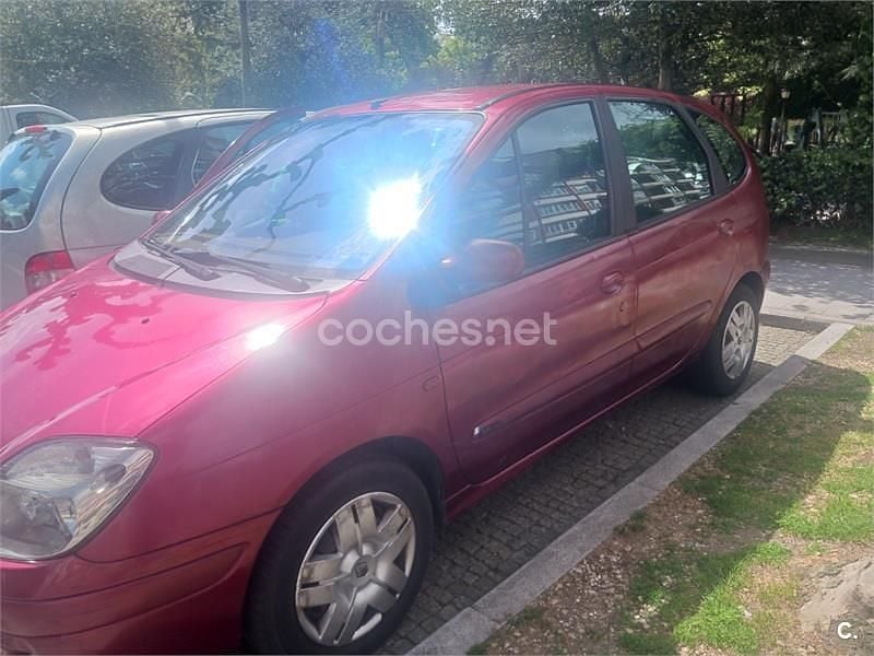 Usado Renault Scénic Dynamique 115 CV (84 kW) 2003 Granate Monovolumen