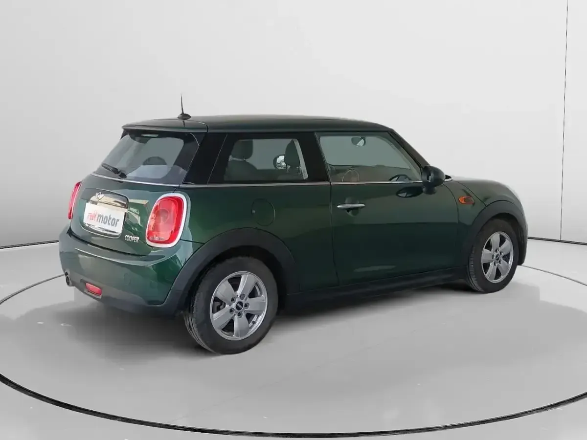 Usado Mini Cooper 136 CV (100 kW) 2016 Verde Utilitario