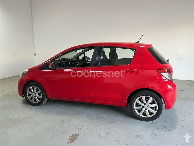 Usado Toyota Yaris Active 99 CV (72 kW) 2012 Rojo Berlina