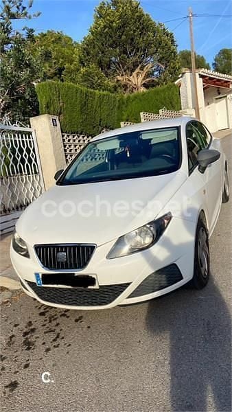 Usado Seat Ibiza 85 HP (62 kW) 2011 Branco Sedan