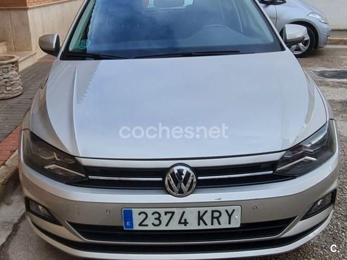 Usado VW Polo Advance 95 CV (69 kW) 2018 Gris / plata Utilitario