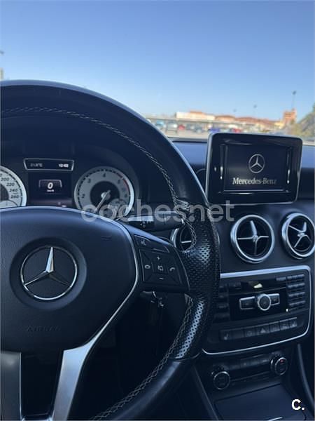 Usado Mercedes A200 Urban 136 CV (100 kW) 2014 Gris / plata Berlina