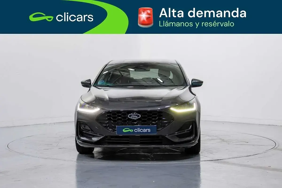 Usado Ford Focus ST-Line 155 CV (114 kW) 2023 Gris Utilitario