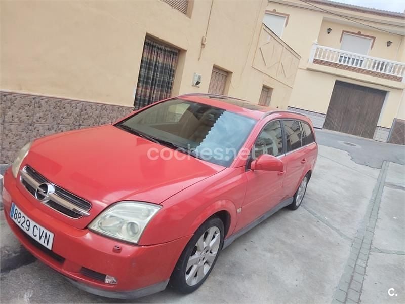 Usado Opel Vectra Elegance 177 CV (130 kW) 2004 Rojo Familiar