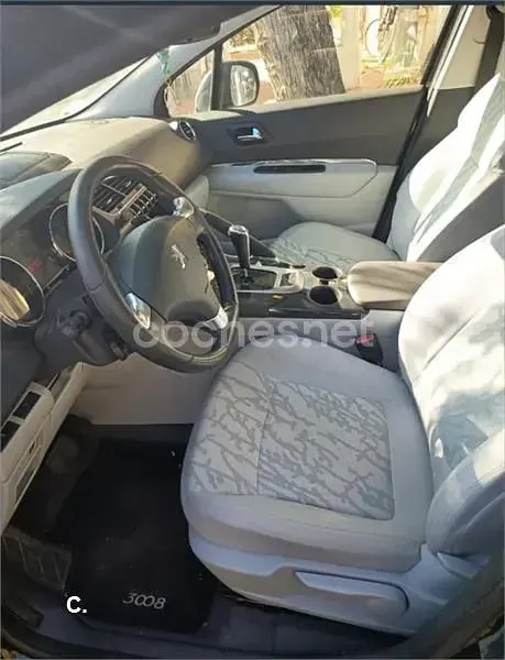 Usado Peugeot 3008 Style 115 CV (84 kW) 2013 Negro Familiar