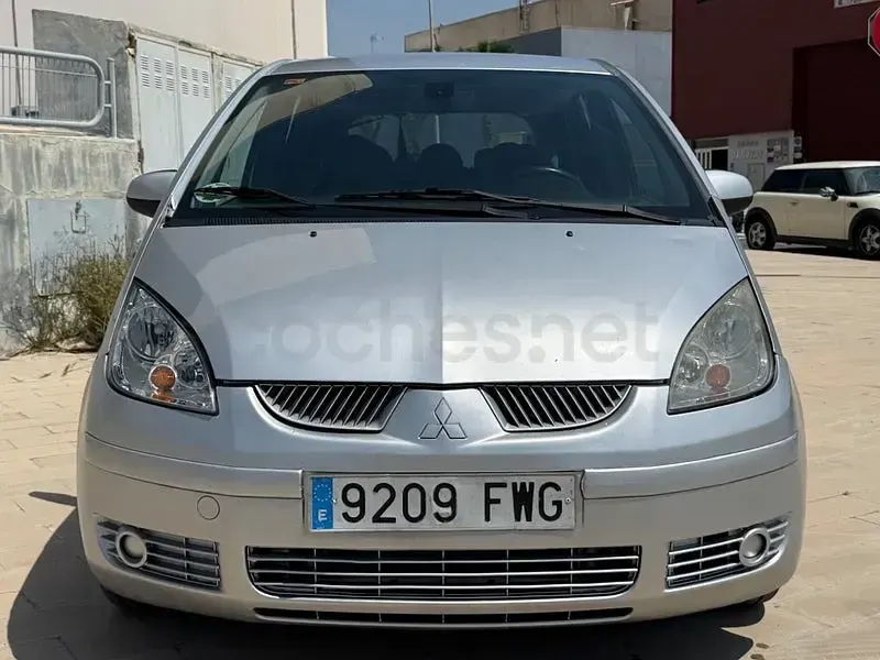 Usado Mitsubishi Colt Invite 95 CV (69 kW) 2007 Gris / plata Monovolumen