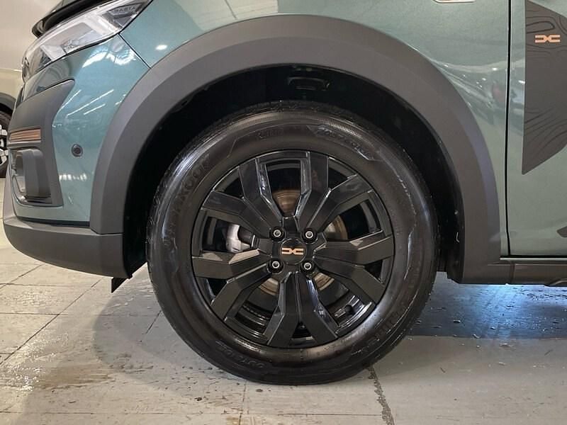 Usado Dacia Sandero Extreme 100 CV (73 kW) 2025 Verde Berlina