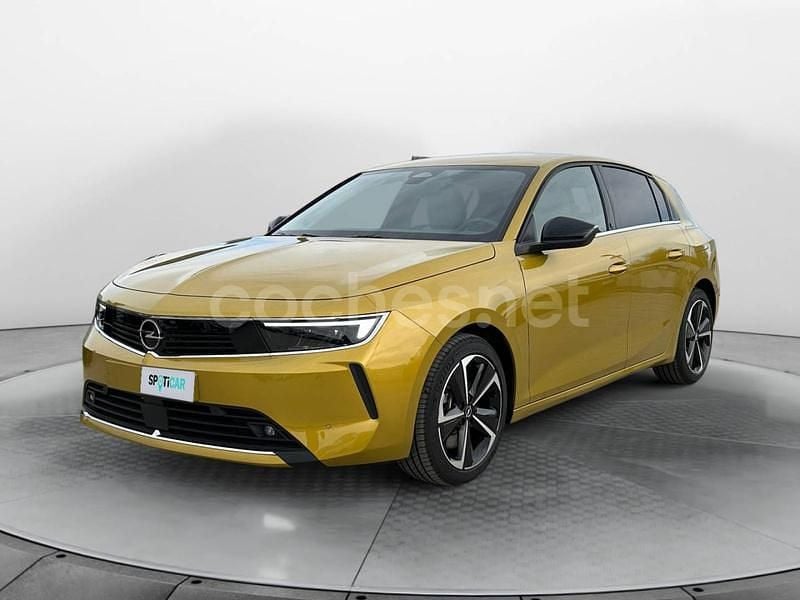 Usado Opel Astra Elegance 180 CV (132 kW) 2023 Amarillo Berlina