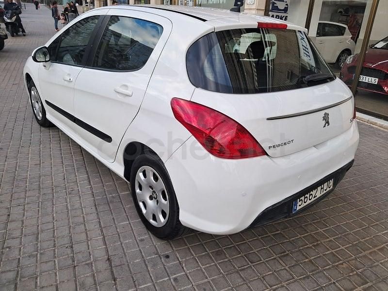 Usado Peugeot 308 Active 92 CV (67 kW) 2012 Blanco Berlina