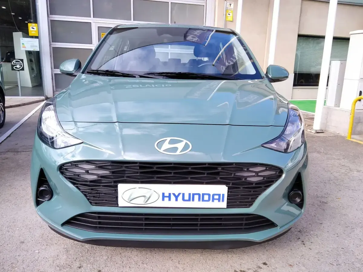 Usado Hyundai i10 63 CV (46 kW) 2025 Verde Utilitario