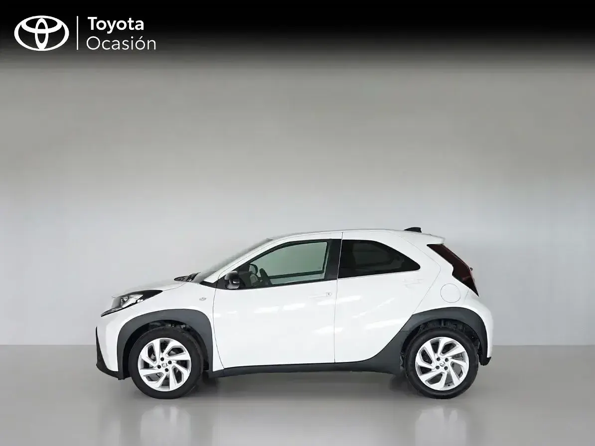 Usado Toyota Aygo X Play 72 CV (52 kW) 2024 Blanco SUV