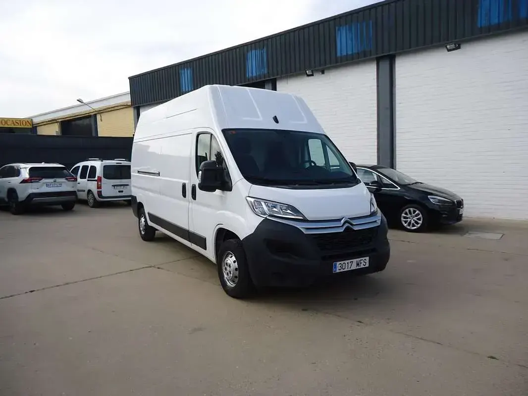 Usado Citroën Jumper 140 CV (102 kW) 2023 Blanco Monovolumen