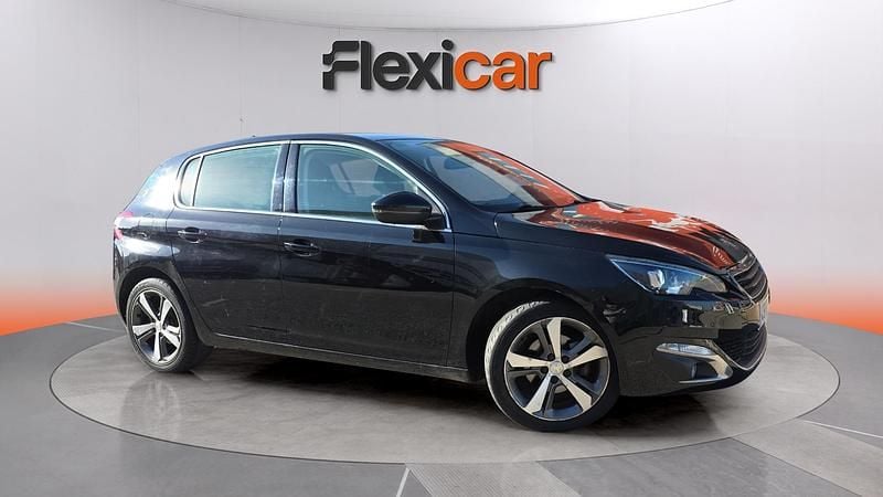 Usado Peugeot 308 Allure 120 HP (88 kW) 2017 Amarelo Sedan