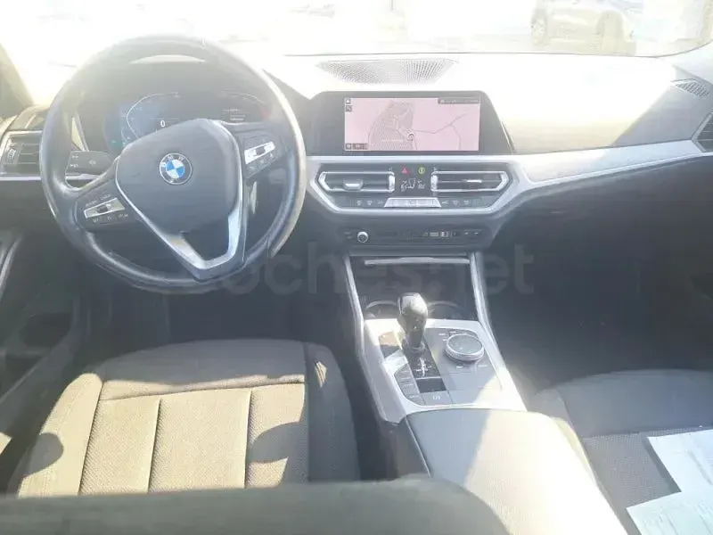 Usado BMW 318 Comfort Edition 150 CV (110 kW) 2022 Rojo Berlina