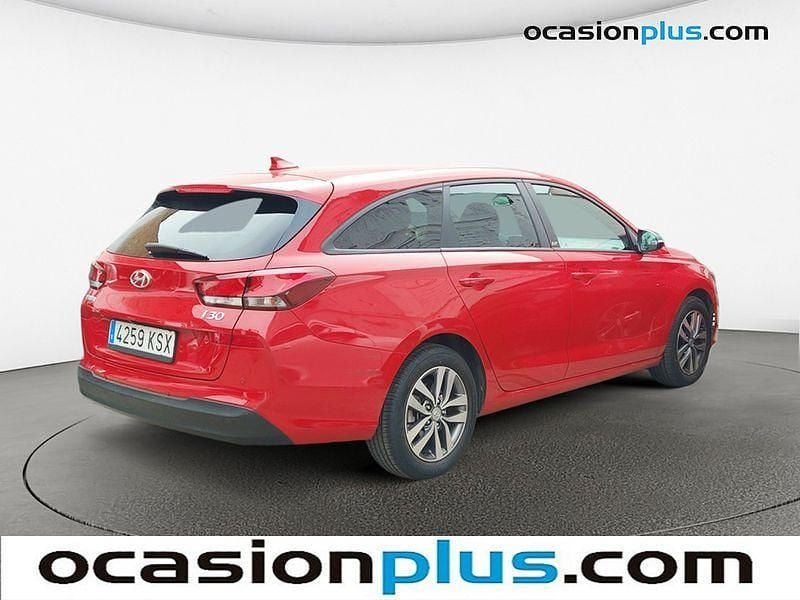 Usado Hyundai i30 GO! 120 CV (88 kW) 2019 Rojo Familiar
