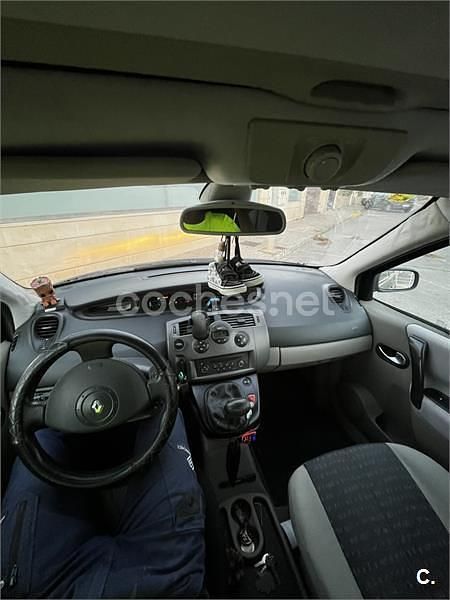 Usado Renault Scénic II Dynamique 136 CV (100 kW) 2004 Negro Monovolumen