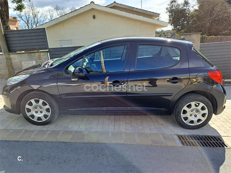 Usado Peugeot 207 75 CV (55 kW) 2008 Negro Berlina