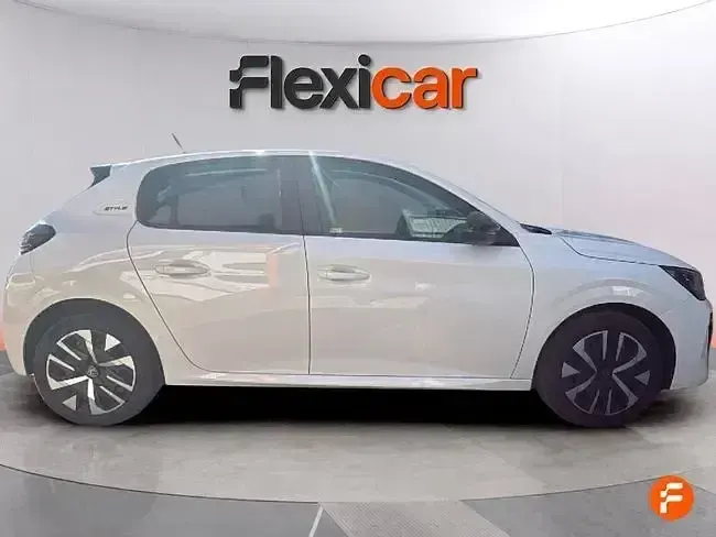Usado Peugeot 208 Style 100 CV (73 kW) 2024 Blanco Utilitario