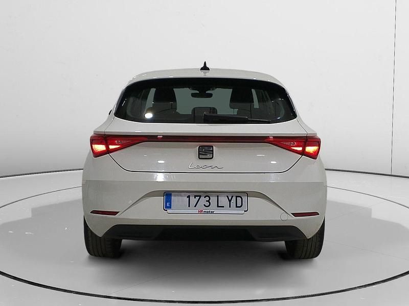 Usado Seat Leon Reference 116 CV (85 kW) 2022 Blanco Berlina
