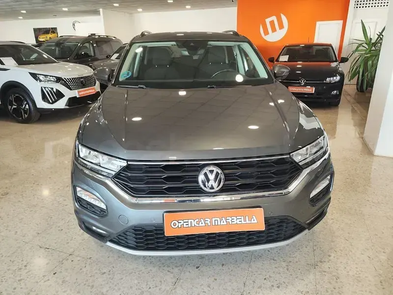 Usado VW T-Roc Advance 115 CV (84 kW) 2020 Gris / plata SUV