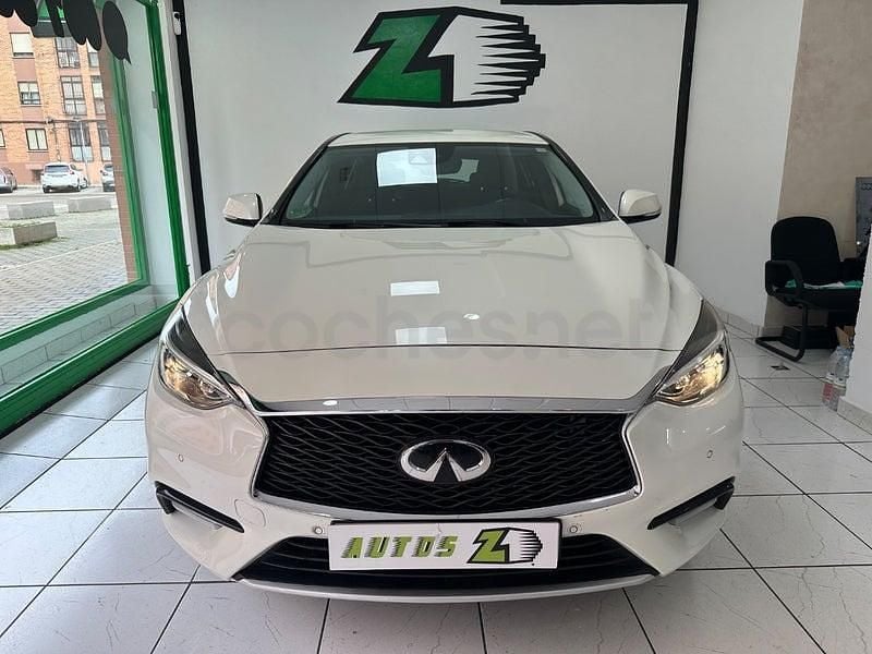 Usado Infiniti Q30 Premium 122 CV (89 kW) 2019 Blanco Berlina