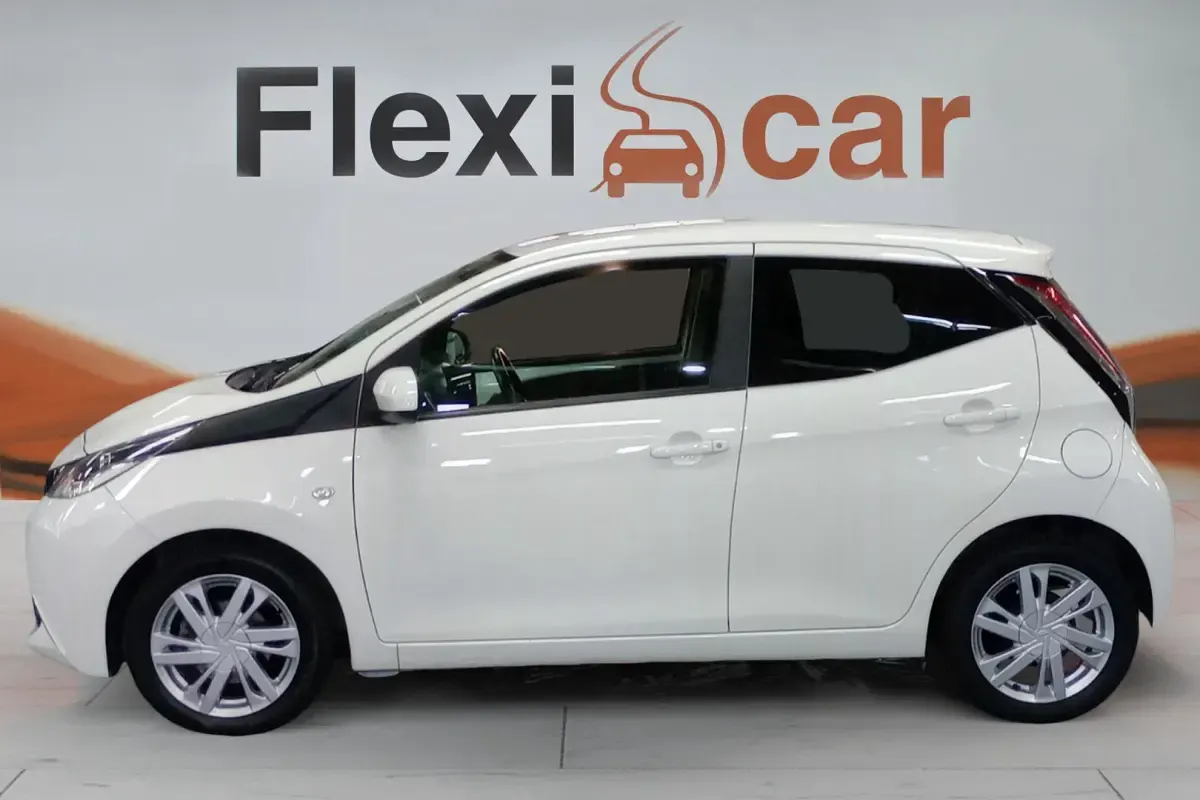 Usado Toyota Aygo X-cite 69 CV (50 kW) 2018 Blanco Utilitario