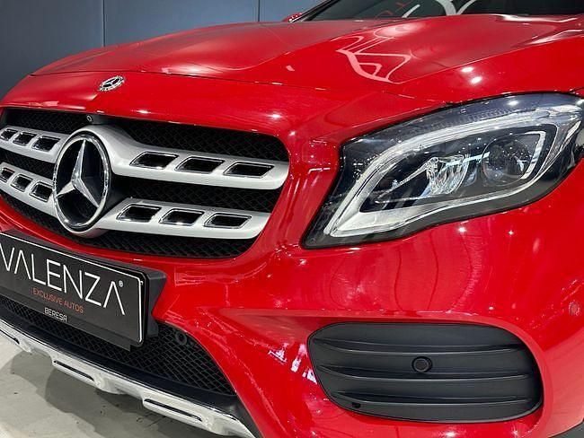 Usado Mercedes GLA180 136 CV (100 kW) 2019 Rojo SUV