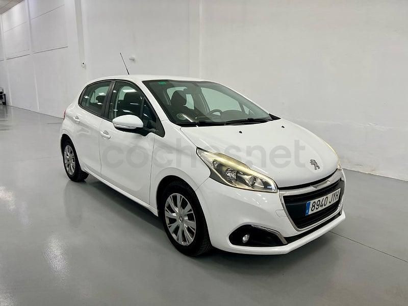 Usado Peugeot 208 Style 75 CV (55 kW) 2017 Blanco Utilitario