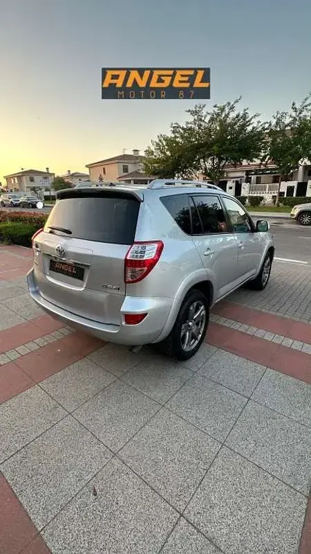Usado Toyota RAV4 Executive 150 CV (110 kW) 2010 Plateado SUV