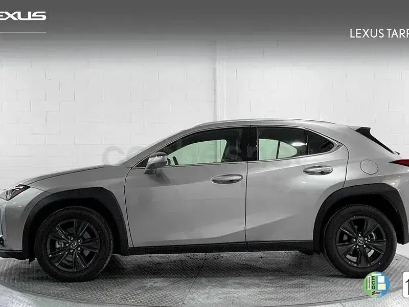 Usado Lexus UX 199 CV (146 kW) 2025 Gris / plata SUV