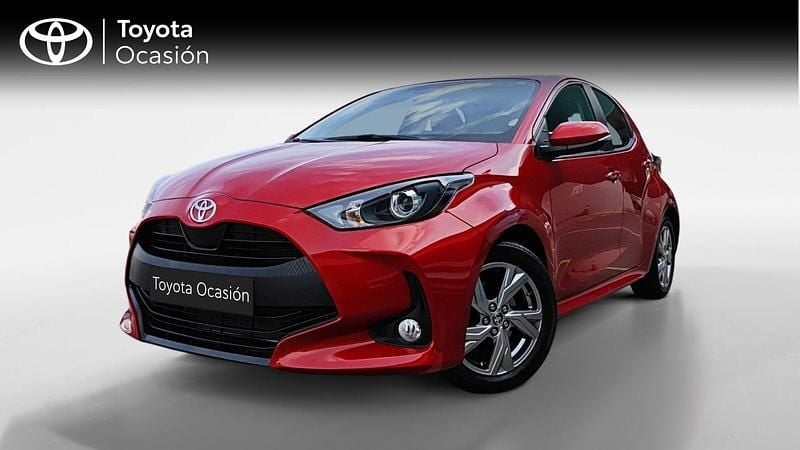 Rojo Usado 2024 Toyota Yaris Hybrid Active Berlina | 20.900 € (Precio justo) - Imagen 1/4