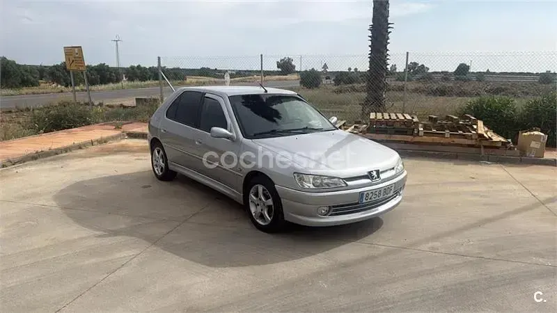 Usado Peugeot 306 90 CV (66 kW) 2001 Gris / plata Berlina