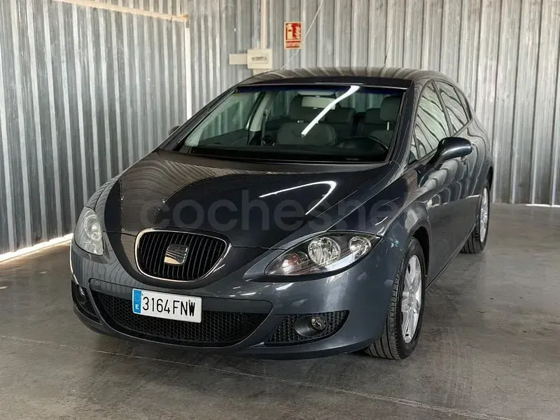 Usado Seat Leon Stylance 105 CV (77 kW) 2007 Gris / plata Utilitario