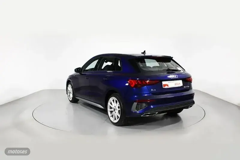 Usado Audi A3 Ambiente 204 CV (150 kW) 2024 Azul Berlina