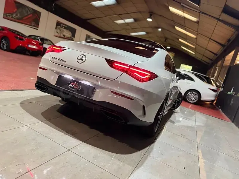 Usado Mercedes CLA220 190 CV (139 kW) 2022 Blanco Coupe