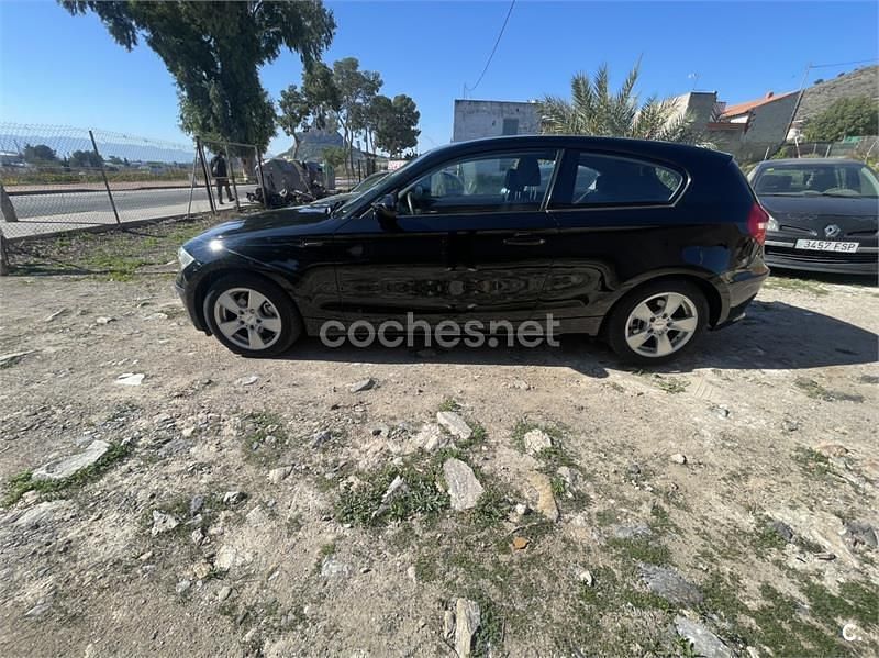 Usado BMW 116 122 CV (89 kW) 2009 Negro Utilitario
