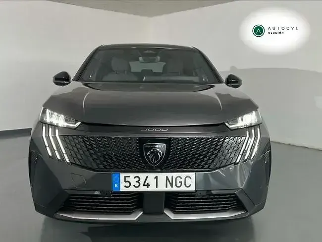Usado Peugeot 3008 Allure 145 CV (106 kW) 2025 Gris / plata SUV