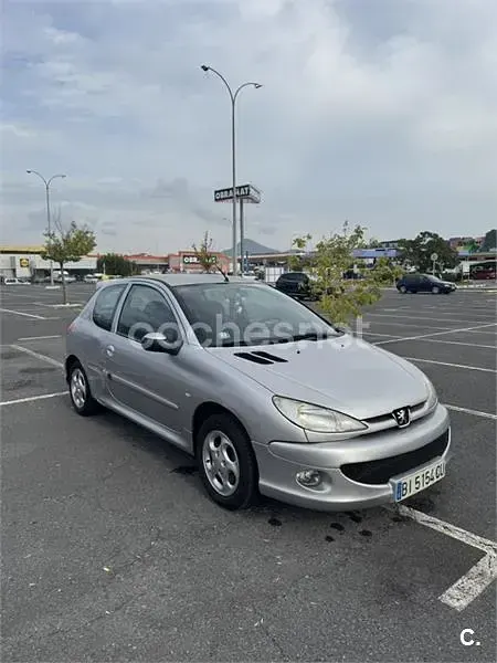 Usado Peugeot 206 90 CV (66 kW) 2000 Gris / plata Berlina
